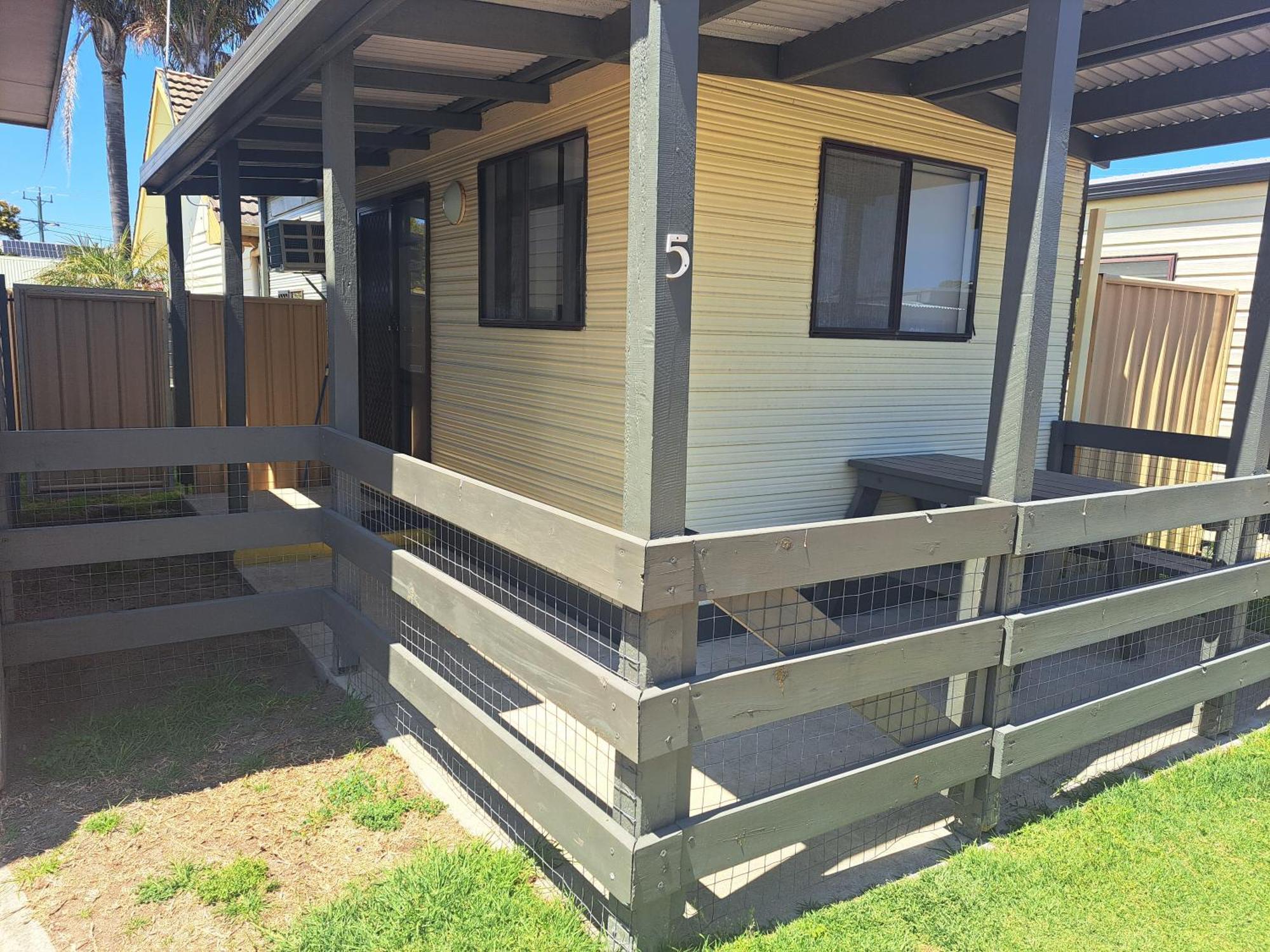 Echo Beach Tourist Park Lakes Entrance Rom bilde